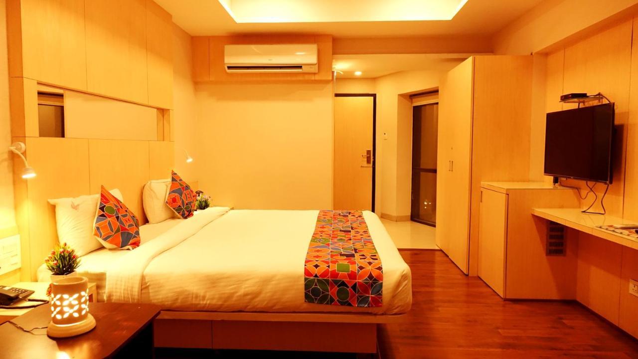 Ksquare Hotel Chennai Exterior foto